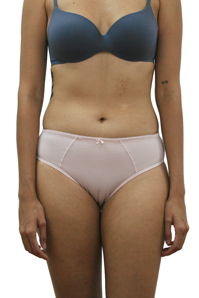 Panty corte bikini con líneas decorativas de algodón