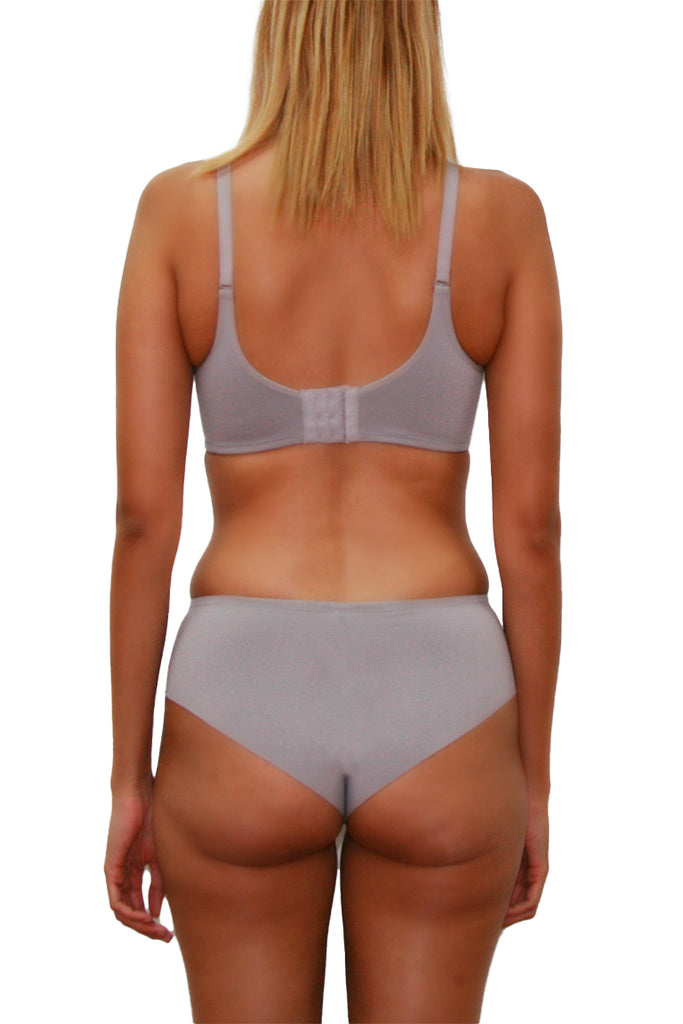 Full cup bra with underwire, U-shaped back reinforced with enhancement