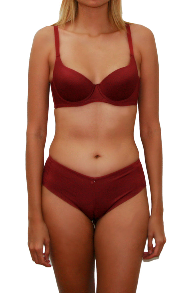 Full cup bra with underwire and reinforced U-shaped back